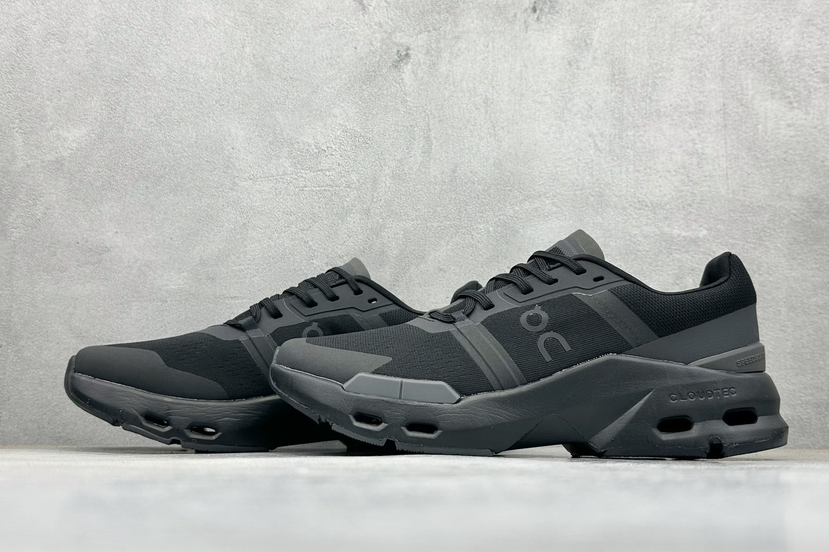 200 On昂跑 Cloudpulse 户外街头机能风跑步鞋 3MD3006