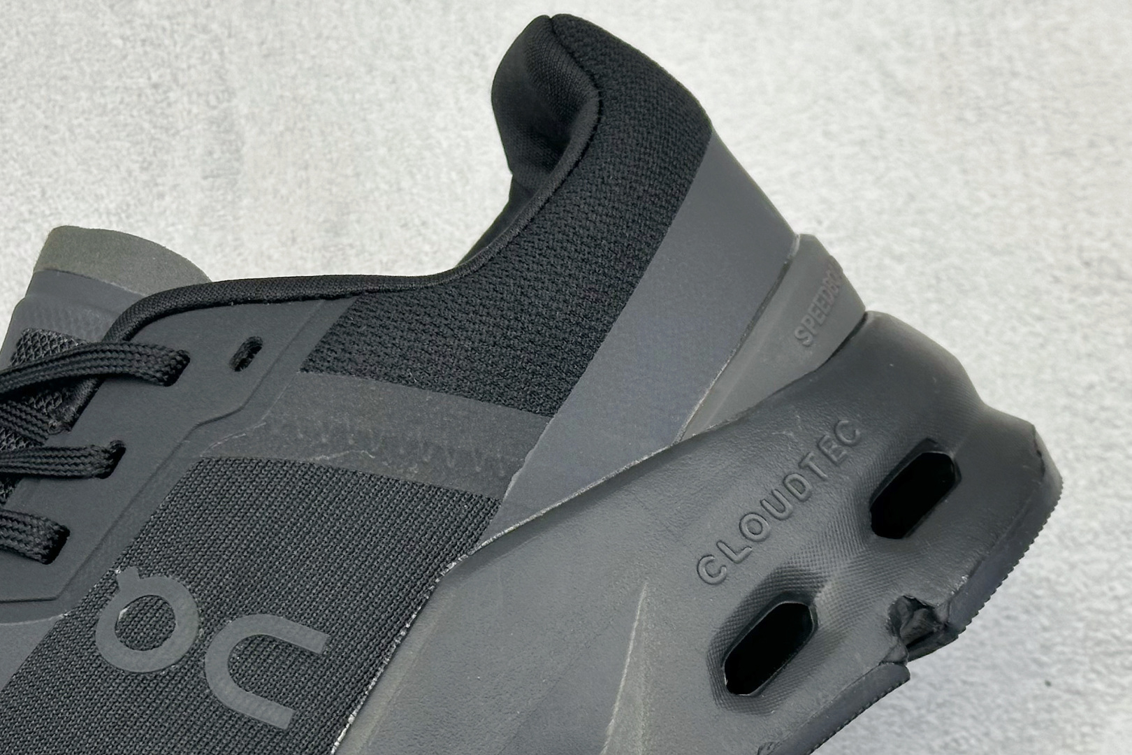 200 On昂跑 Cloudpulse 户外街头机能风跑步鞋 3MD3006