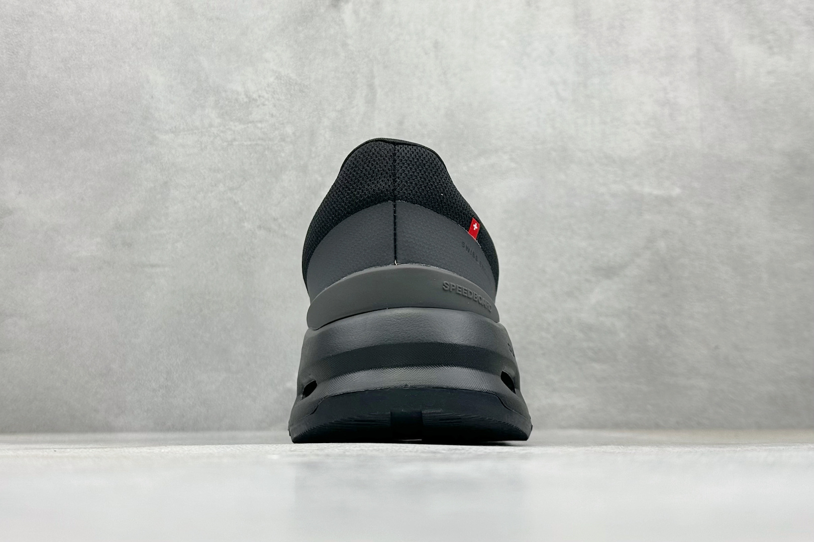 200 On昂跑 Cloudpulse 户外街头机能风跑步鞋 3MD3006