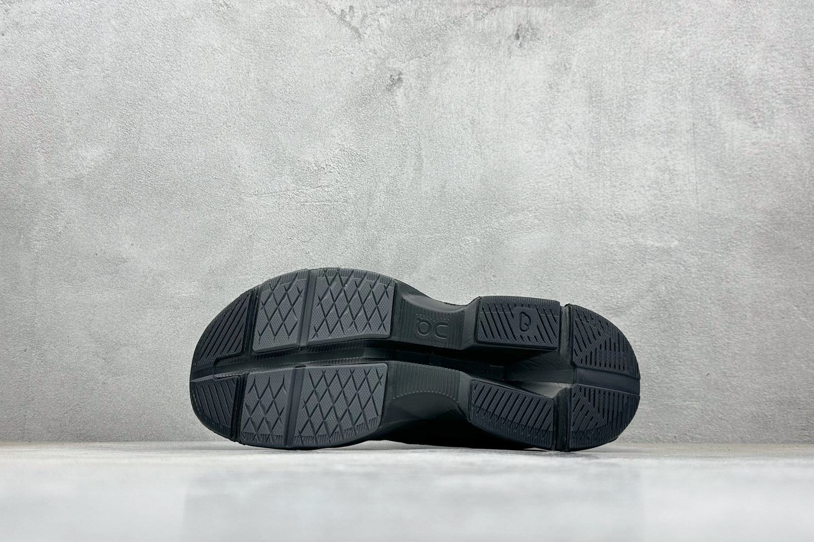 200 On昂跑 Cloudpulse 户外街头机能风跑步鞋 3MD3006