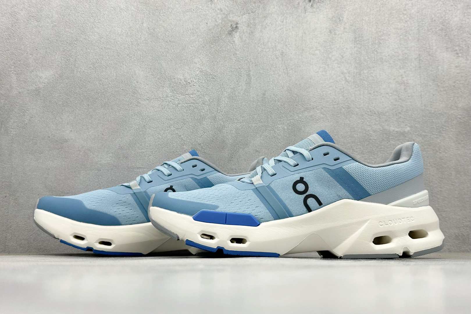 200 On昂跑 Cloudpulse 户外街头机能风跑步鞋 3MD3006