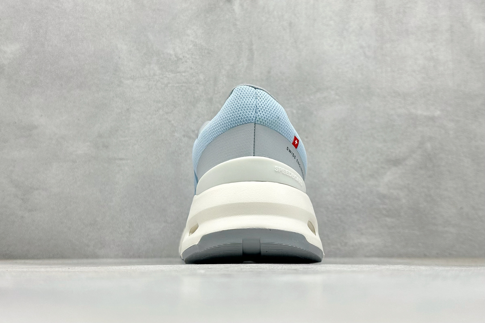 200 On昂跑 Cloudpulse 户外街头机能风跑步鞋 3MD3006