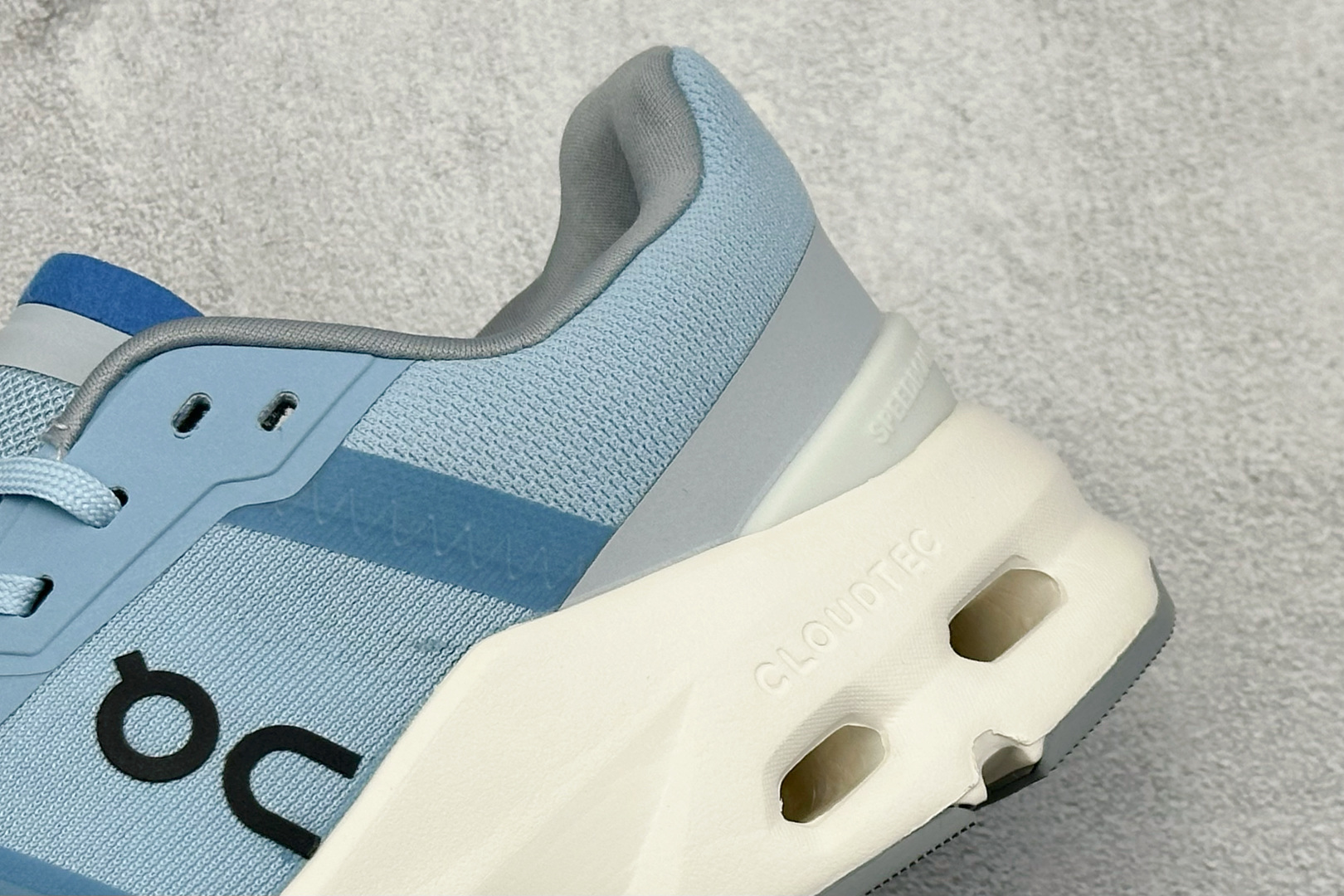 200 On昂跑 Cloudpulse 户外街头机能风跑步鞋 3MD3006