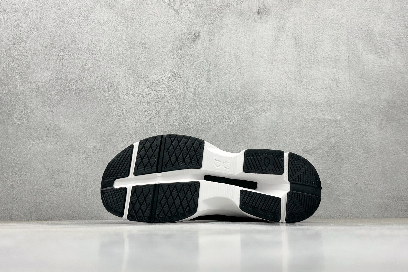 200 On昂跑 Cloudpulse 户外街头机能风跑步鞋 3MD3006