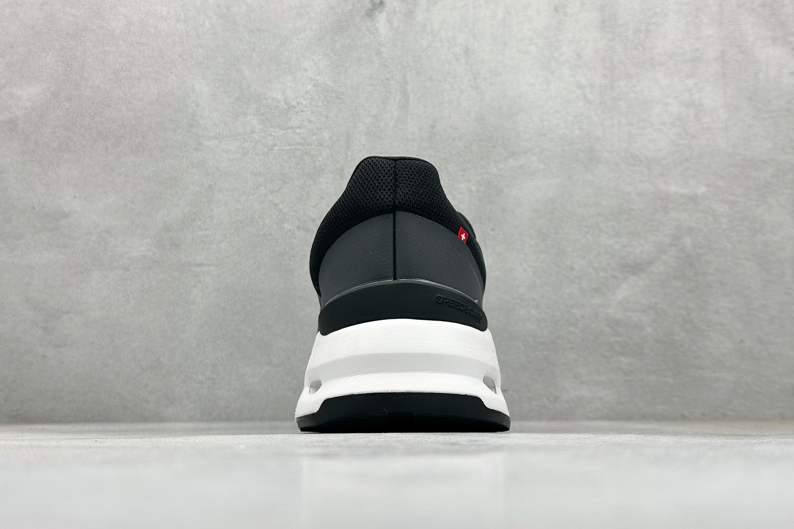 200 On昂跑 Cloudpulse 户外街头机能风跑步鞋 3MD3006