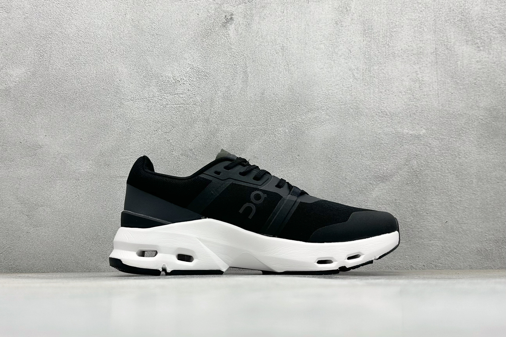 200 On昂跑 Cloudpulse 户外街头机能风跑步鞋 3MD3006