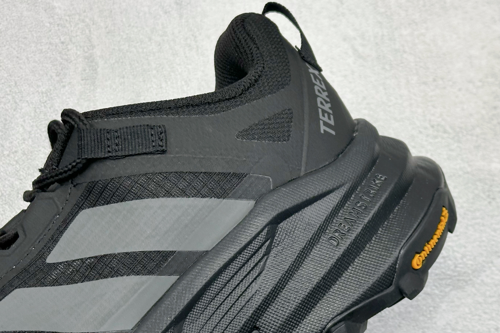 Adidas TERREX FREEHIKER SL GTX 阿迪达斯 系带缓震轻质舒适百搭运动鞋 HQ4885-High Quatity Cheap Brand wholesale wholesaler seller Clothes Bags handbags Sneakers Top Fashion Clothing Shoes from China Factory Chinese suppliers best Quality Beautiful Price Adidas TERREX FREEHIKER SL GTX 阿迪达斯 系带缓震轻质舒适百搭运动鞋 HQ4885