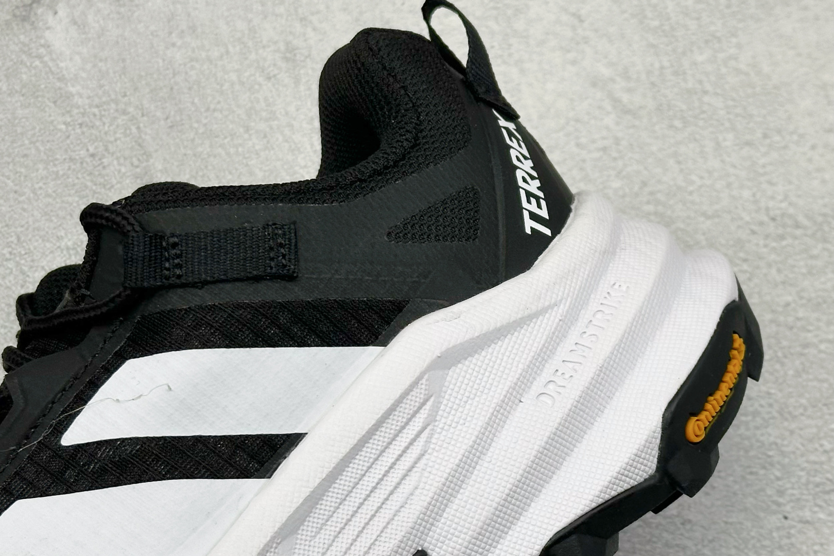 180 Adidas TERREX FREEHIKER SL GTX 阿迪达斯 系带缓震轻质舒适百搭运动鞋 HQ4886-Chinese UA Cheap High Quatity Brand Clothes Bags handbags Sneakers wholesale wholesaler seller from China Factory suppliers Fashion Clothing Shoes best Quality Beautiful Price 180 Adidas TERREX FREEHIKER SL GTX 阿迪达斯 系带缓震轻质舒适百搭运动鞋 HQ4886