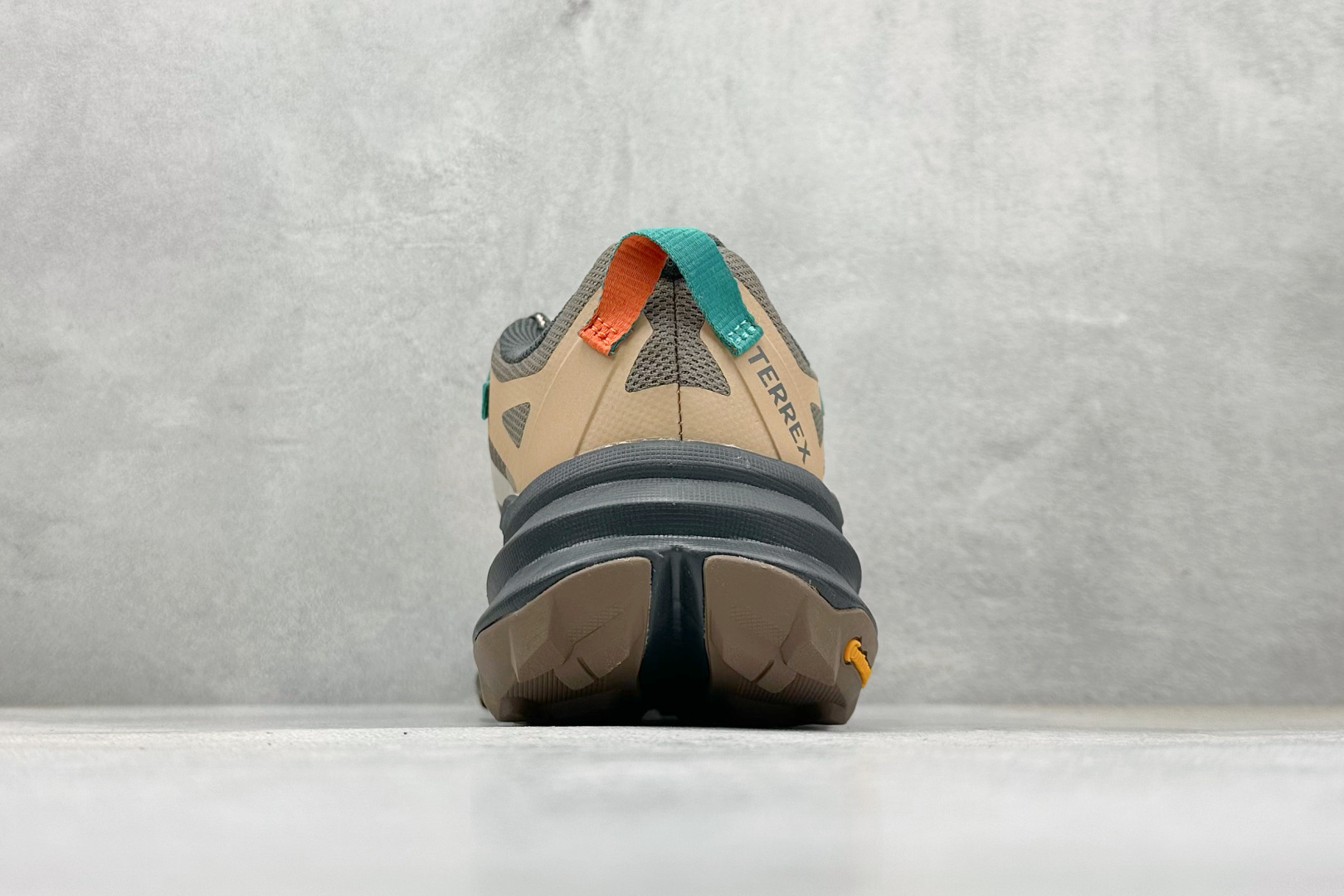 180 Adidas TERREX FREEHIKER SL GTX 阿迪达斯 系带缓震轻质舒适百搭运动鞋 JP6866-Chinese UA Cheap High Quatity Brand Clothes Bags handbags Sneakers wholesale wholesaler seller from China Factory suppliers Fashion Clothing Shoes best Quality Beautiful Price 180 Adidas TERREX FREEHIKER SL GTX 阿迪达斯 系带缓震轻质舒适百搭运动鞋 JP6866