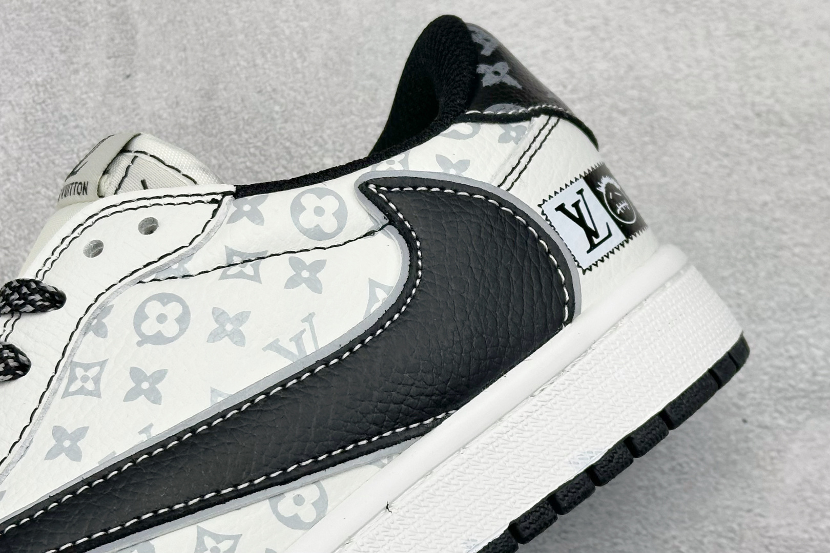 XC版Travis Scott x Fragment Design x Jordan Air Jordan 1 Low SP “LV联名——鬼脸黑勾” DZ5899-031