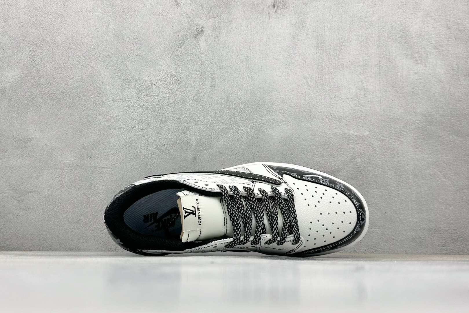 XC版Travis Scott x Fragment Design x Jordan Air Jordan 1 Low SP “LV联名——鬼脸黑勾” DZ5899-031