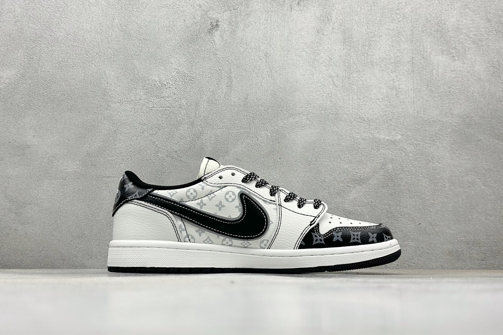 XC版Travis Scott x Fragment Design x Jordan Air Jordan 1 Low SP “LV联名——鬼脸黑勾” DZ5899-031
