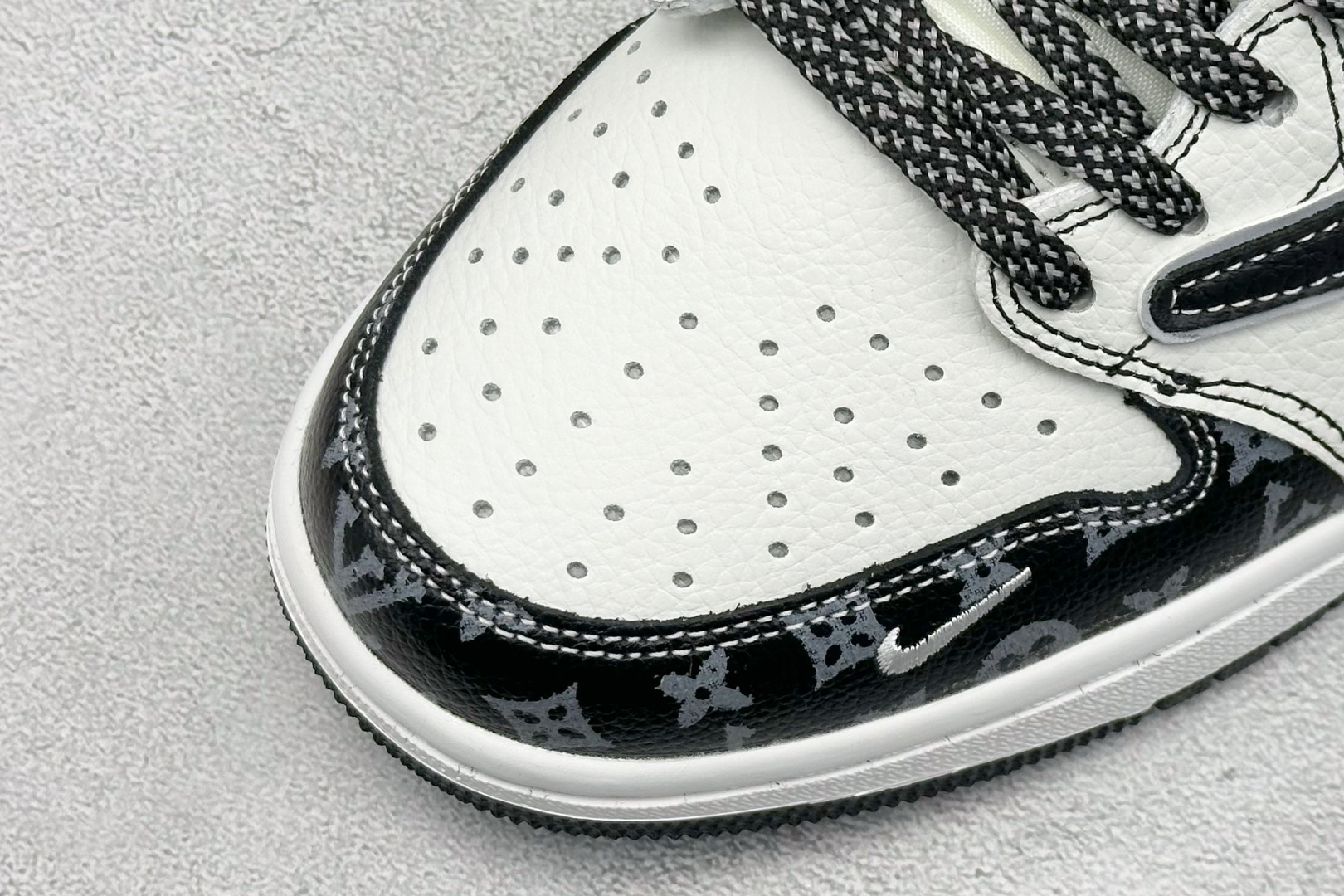 XC版Travis Scott x Fragment Design x Jordan Air Jordan 1 Low SP “LV联名——鬼脸黑勾” DZ5899-031