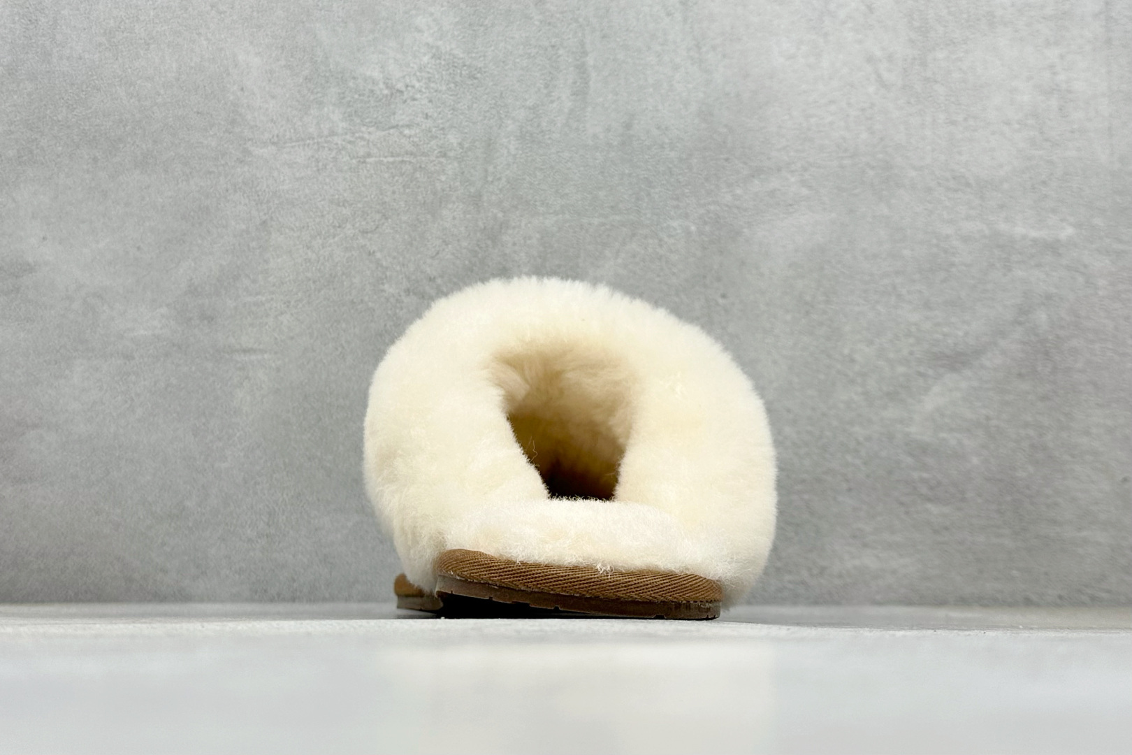 UGG 星拖 1cm薄底 雪地靴女款 1106872-High Quatity Cheap Brand wholesale wholesaler seller Clothes Bags handbags Sneakers Top Fashion Clothing Shoes from China Factory Chinese suppliers best Quality Beautiful Price UGG 星拖 1cm薄底 雪地靴女款 1106872