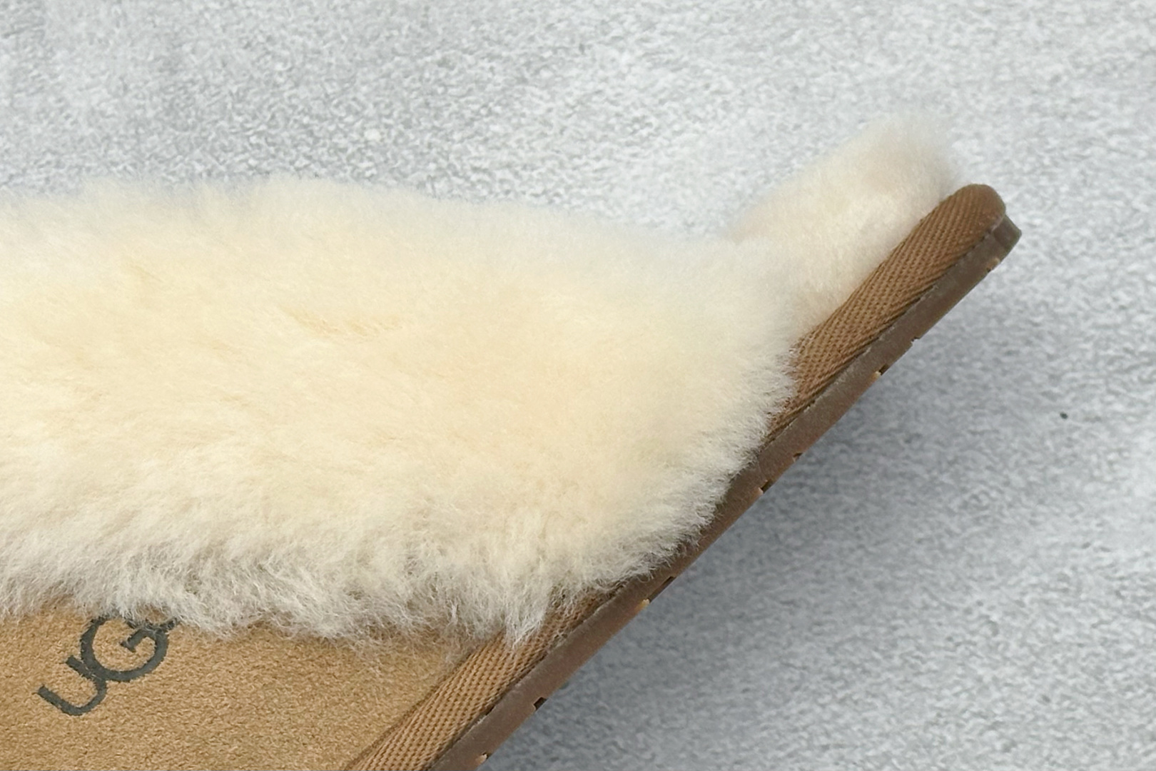 UGG 星拖 1cm薄底 雪地靴女款 1106872-High Quatity Cheap Brand wholesale wholesaler seller Clothes Bags handbags Sneakers Top Fashion Clothing Shoes from China Factory Chinese suppliers best Quality Beautiful Price UGG 星拖 1cm薄底 雪地靴女款 1106872