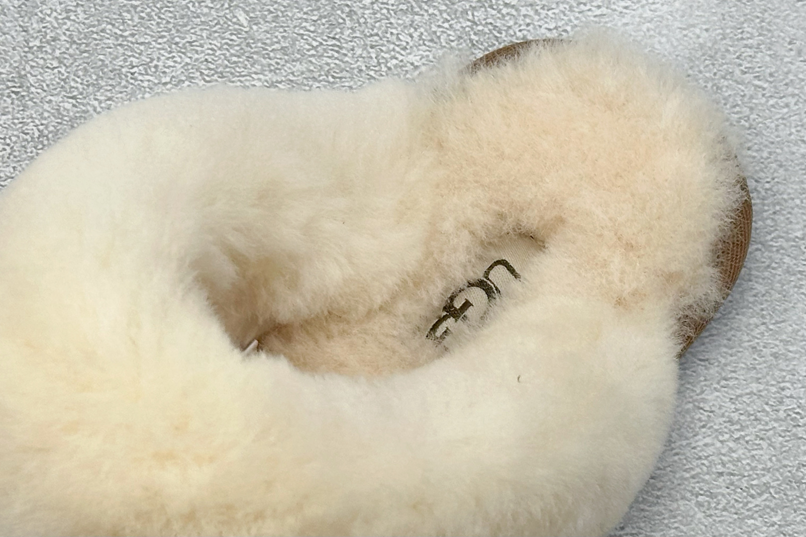 UGG 星拖 1cm薄底 雪地靴女款 1106872-High Quatity Cheap Brand wholesale wholesaler seller Clothes Bags handbags Sneakers Top Fashion Clothing Shoes from China Factory Chinese suppliers best Quality Beautiful Price UGG 星拖 1cm薄底 雪地靴女款 1106872