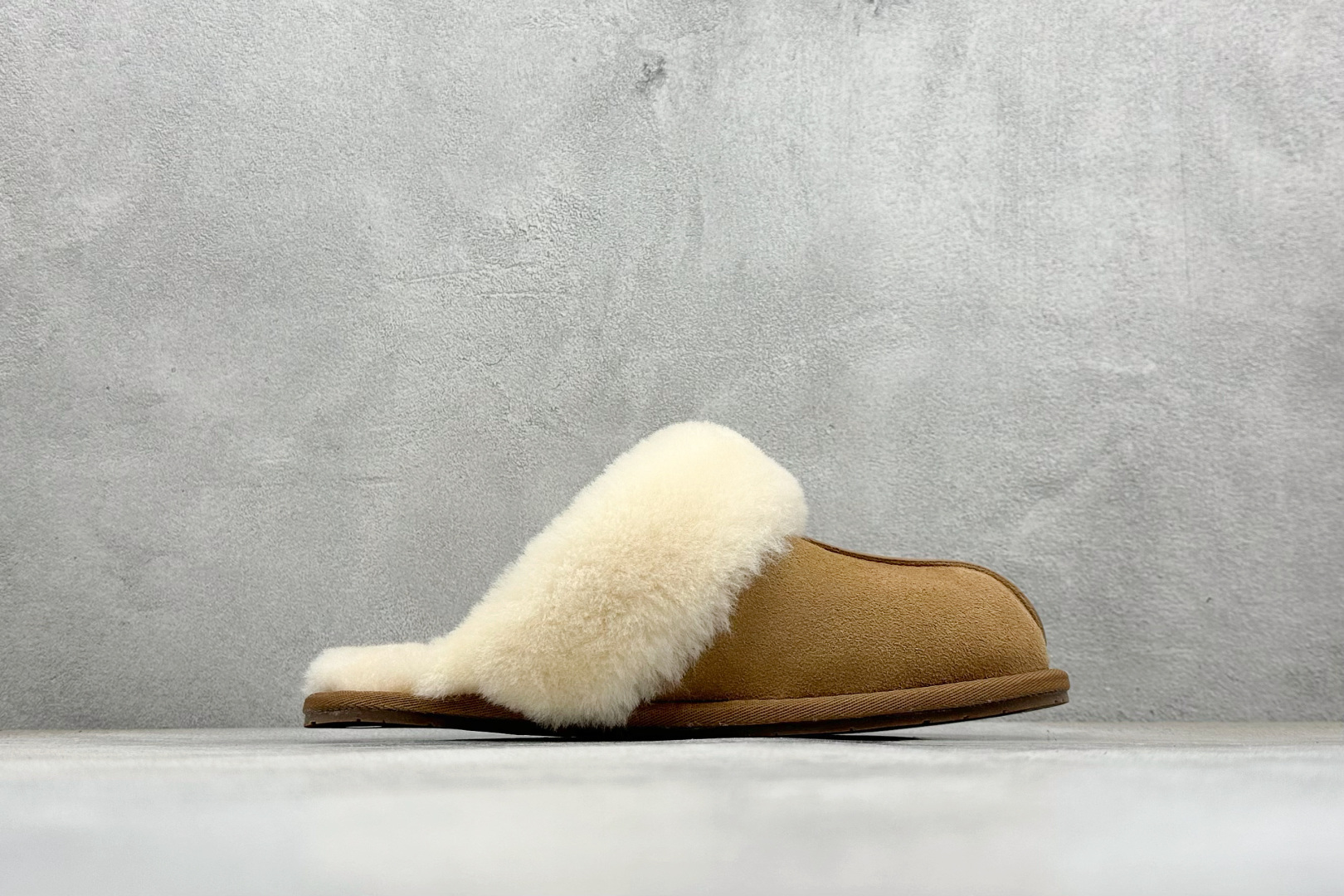 UGG 星拖 1cm薄底 雪地靴女款 1106872-High Quatity Cheap Brand wholesale wholesaler seller Clothes Bags handbags Sneakers Top Fashion Clothing Shoes from China Factory Chinese suppliers best Quality Beautiful Price UGG 星拖 1cm薄底 雪地靴女款 1106872