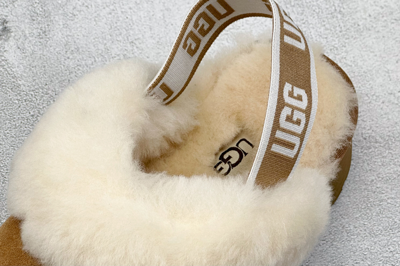 UGG 星拖拉带厚底 千颂伊同款 4cm厚底 雪地靴 1113474-High Quatity Cheap Brand wholesale wholesaler seller Clothes Bags handbags Sneakers Top Fashion Clothing Shoes from China Factory Chinese suppliers best Quality Beautiful Price UGG 星拖拉带厚底 千颂伊同款 4cm厚底 雪地靴 1113474