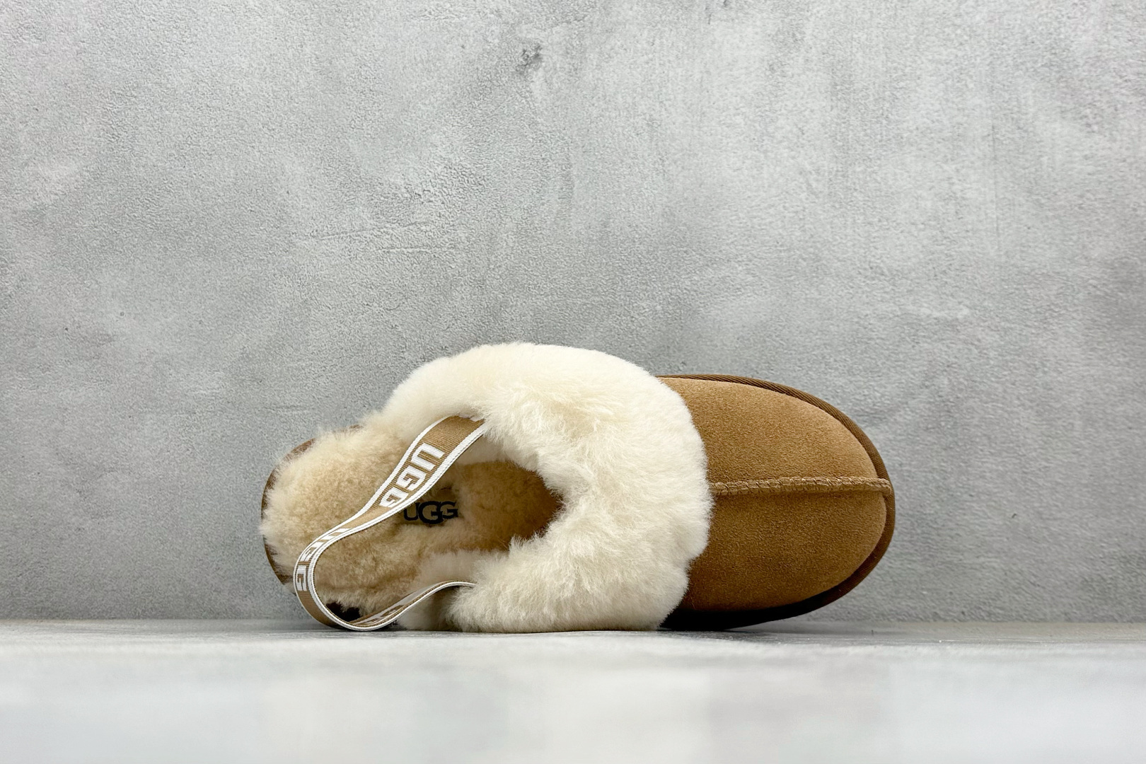 UGG 星拖拉带厚底 千颂伊同款 4cm厚底 雪地靴 1113474-High Quatity Cheap Brand wholesale wholesaler seller Clothes Bags handbags Sneakers Top Fashion Clothing Shoes from China Factory Chinese suppliers best Quality Beautiful Price UGG 星拖拉带厚底 千颂伊同款 4cm厚底 雪地靴 1113474