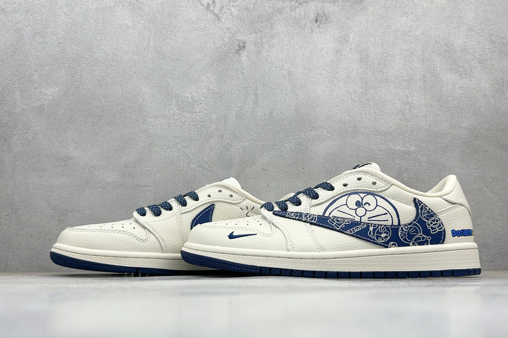 Travis Scott x Nike Air Jordan 1 Low x Doraemon Air Jordan 1 Low 哆啦A梦反转白蓝小勾倒钩 XB1979-015
