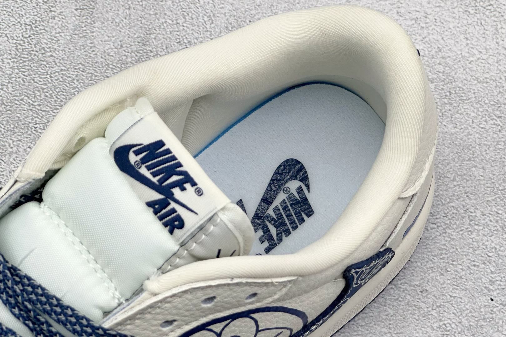 Travis Scott x Nike Air Jordan 1 Low x Doraemon Air Jordan 1 Low 哆啦A梦反转白蓝小勾倒钩 XB1979-015