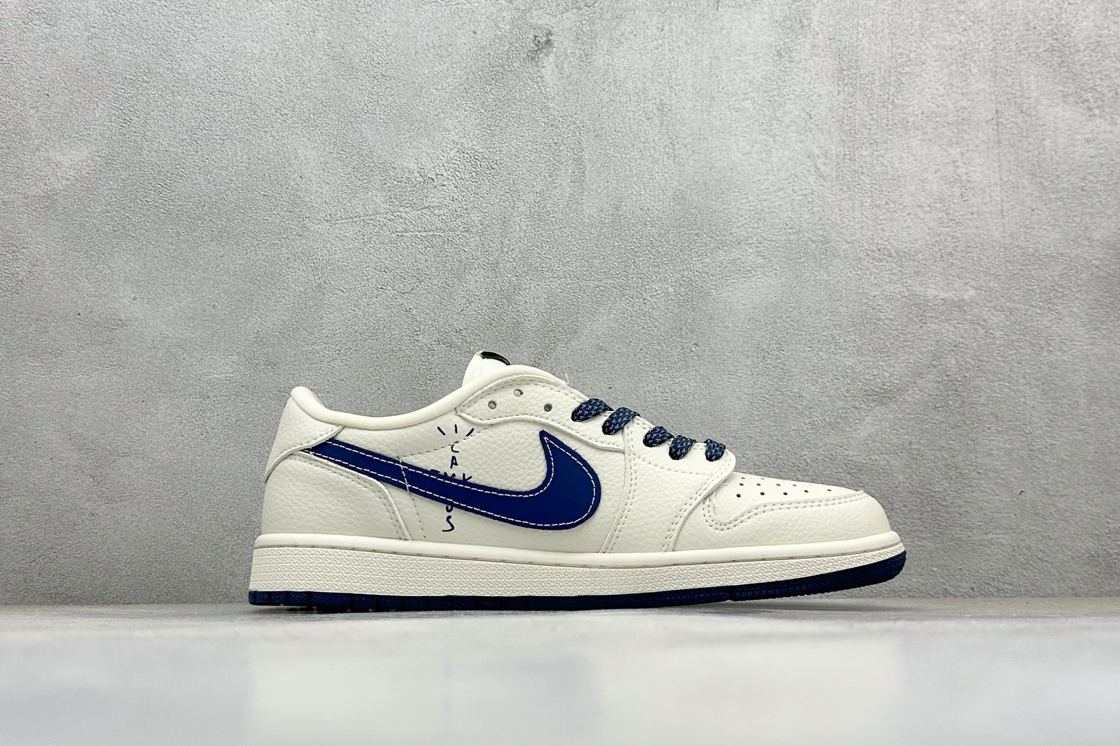 Travis Scott x Nike Air Jordan 1 Low x Doraemon Air Jordan 1 Low 哆啦A梦反转白蓝小勾倒钩 XB1979-015