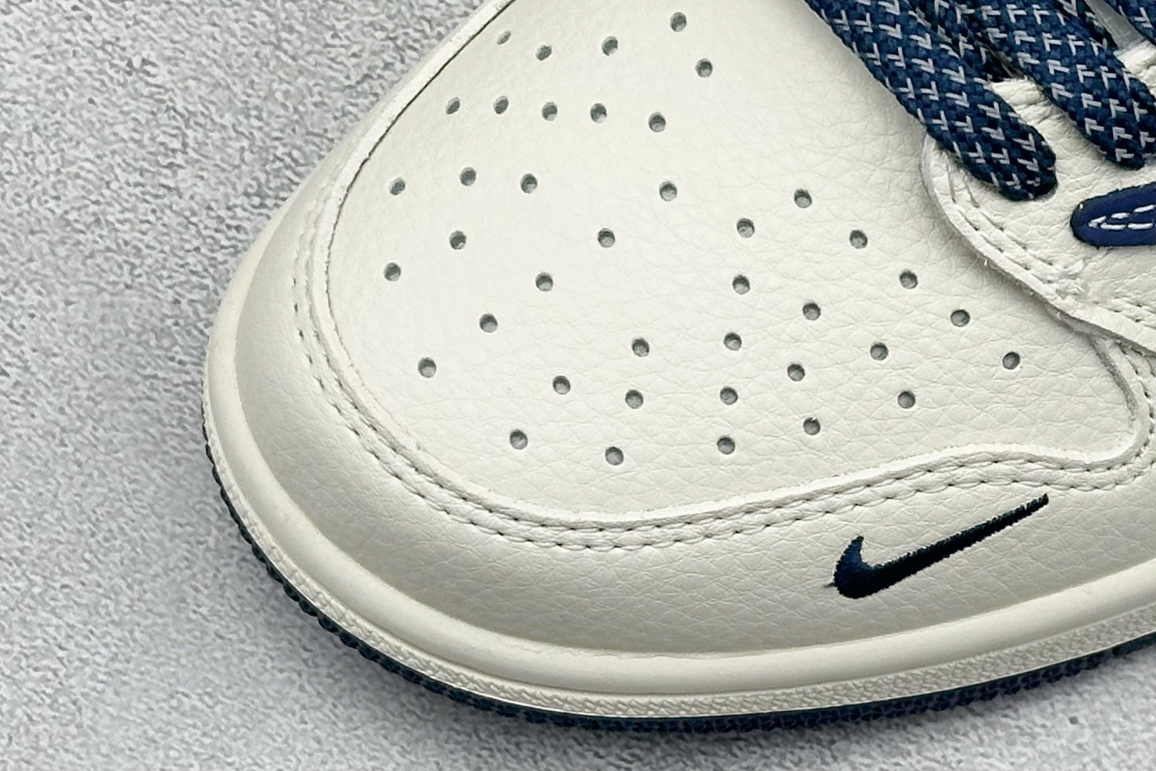 Travis Scott x Nike Air Jordan 1 Low x Doraemon Air Jordan 1 Low 哆啦A梦反转白蓝小勾倒钩 XB1979-015