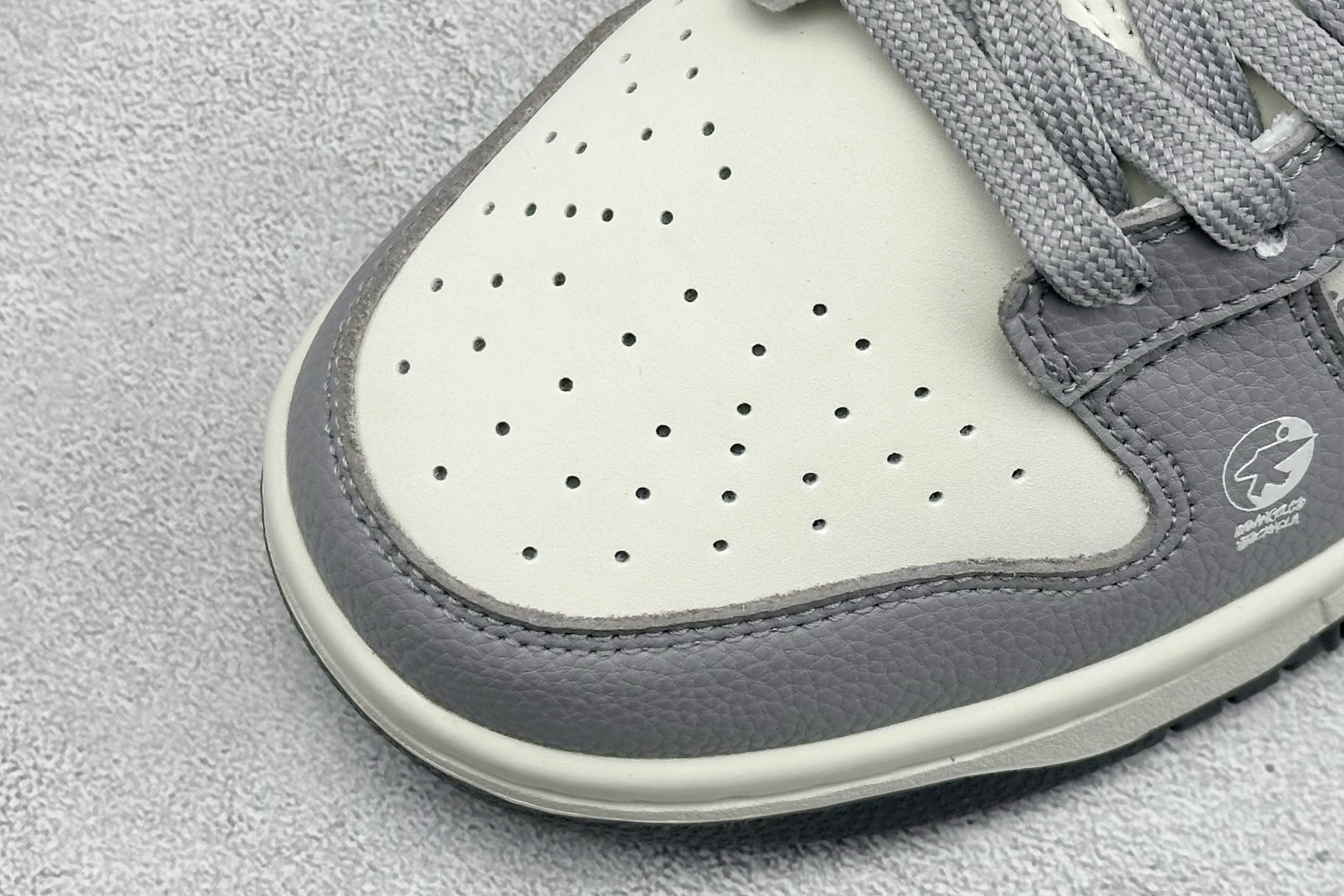 Nike SB Dunk Low“斯图西联名——白灰” 高端定制 低帮休闲板鞋 YF9511-909-High Quatity Cheap Brand wholesale wholesaler seller Clothes Bags handbags Sneakers Top Fashion Clothing Shoes from China Factory Chinese suppliers best Quality Beautiful Price Nike SB Dunk Low“斯图西联名——白灰” 高端定制 低帮休闲板鞋 YF9511-909