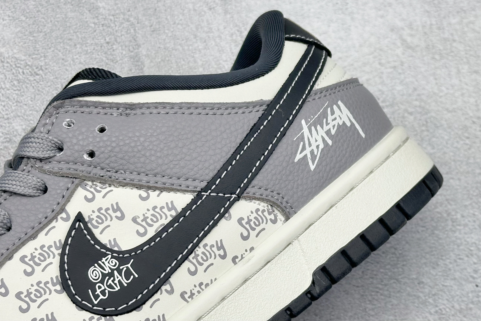 Nike SB Dunk Low“斯图西联名——白灰” 高端定制 低帮休闲板鞋 YF9511-909-High Quatity Cheap Brand wholesale wholesaler seller Clothes Bags handbags Sneakers Top Fashion Clothing Shoes from China Factory Chinese suppliers best Quality Beautiful Price Nike SB Dunk Low“斯图西联名——白灰” 高端定制 低帮休闲板鞋 YF9511-909