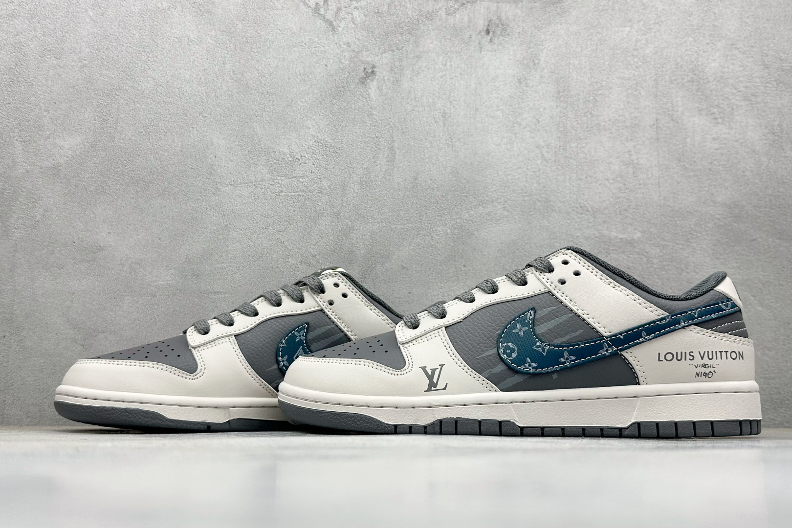 Nike SB Dunk Low x Louis Vuitton 白灰 HS2506-215-High Quatity Cheap Brand wholesale wholesaler seller Clothes Bags handbags Sneakers Top Fashion Clothing Shoes from China Factory Chinese suppliers best Quality Beautiful Price Nike SB Dunk Low x Louis Vuitton 白灰 HS2506-215