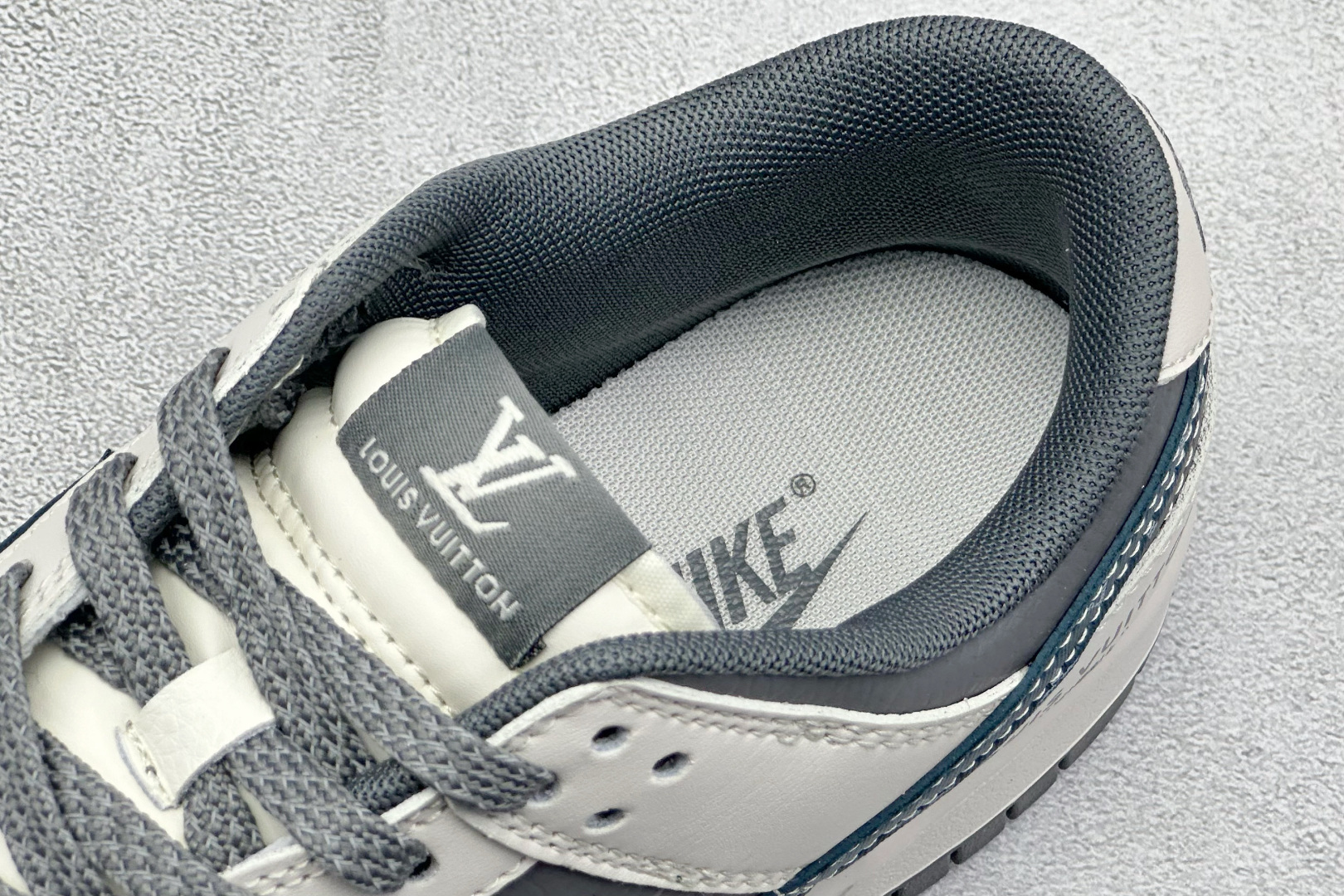 Nike SB Dunk Low x Louis Vuitton 白灰 HS2506-215-High Quatity Cheap Brand wholesale wholesaler seller Clothes Bags handbags Sneakers Top Fashion Clothing Shoes from China Factory Chinese suppliers best Quality Beautiful Price Nike SB Dunk Low x Louis Vuitton 白灰 HS2506-215