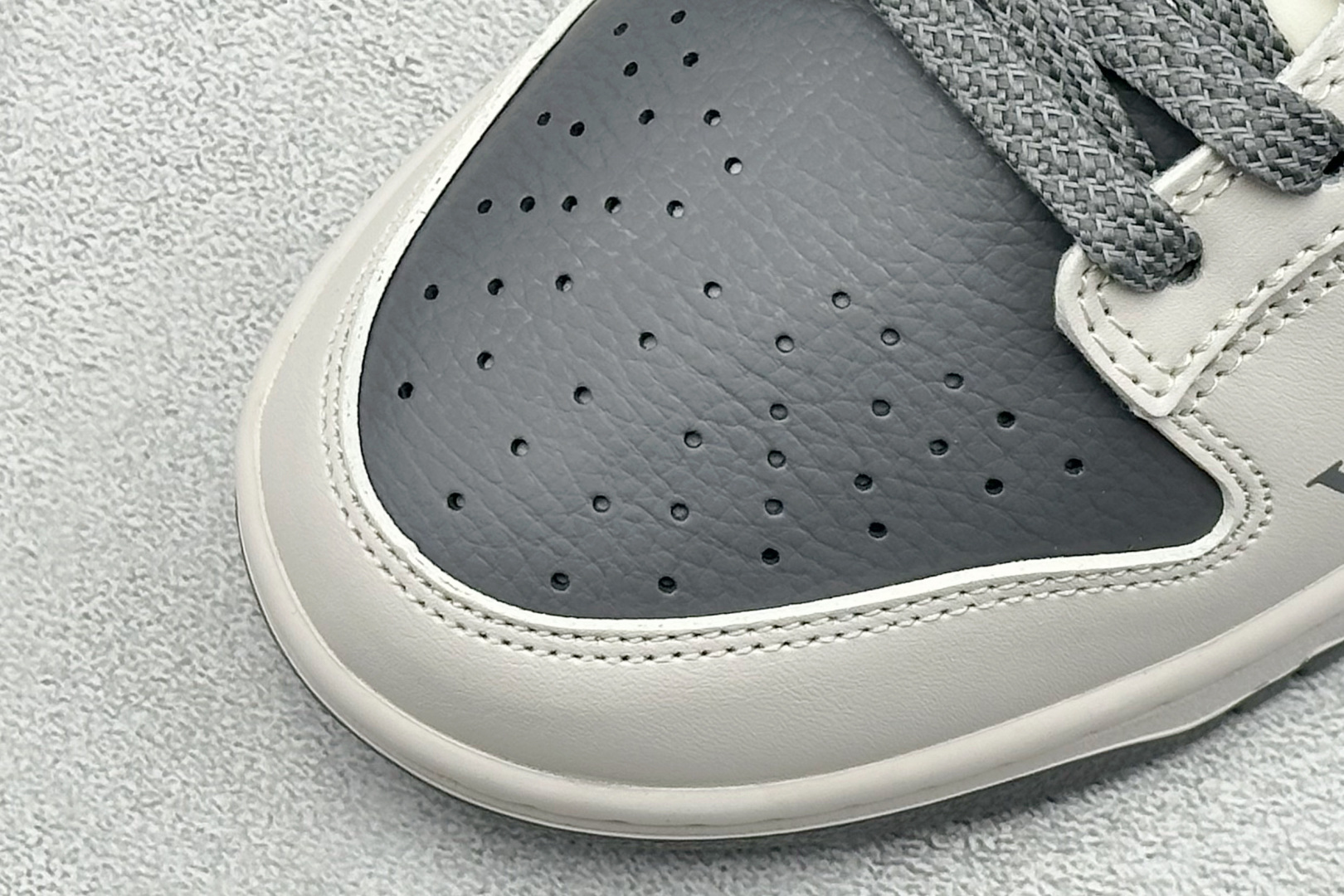 Nike SB Dunk Low x Louis Vuitton 白灰 HS2506-215-High Quatity Cheap Brand wholesale wholesaler seller Clothes Bags handbags Sneakers Top Fashion Clothing Shoes from China Factory Chinese suppliers best Quality Beautiful Price Nike SB Dunk Low x Louis Vuitton 白灰 HS2506-215