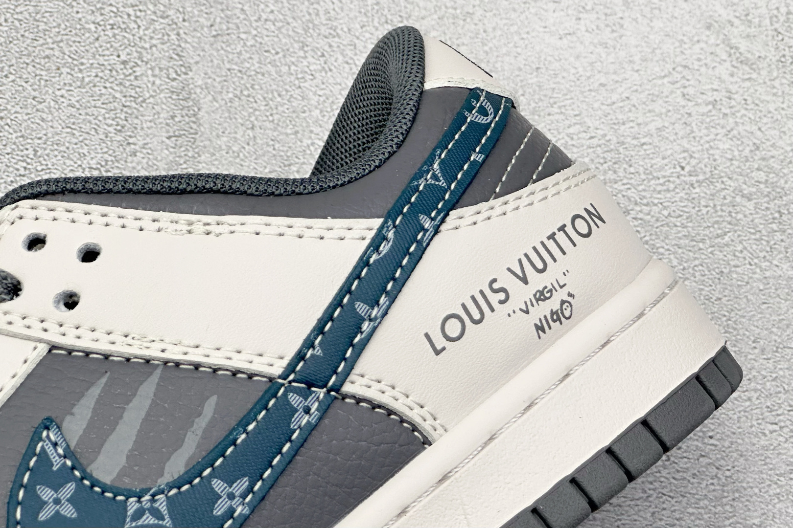 Nike SB Dunk Low x Louis Vuitton 白灰 HS2506-215-High Quatity Cheap Brand wholesale wholesaler seller Clothes Bags handbags Sneakers Top Fashion Clothing Shoes from China Factory Chinese suppliers best Quality Beautiful Price Nike SB Dunk Low x Louis Vuitton 白灰 HS2506-215