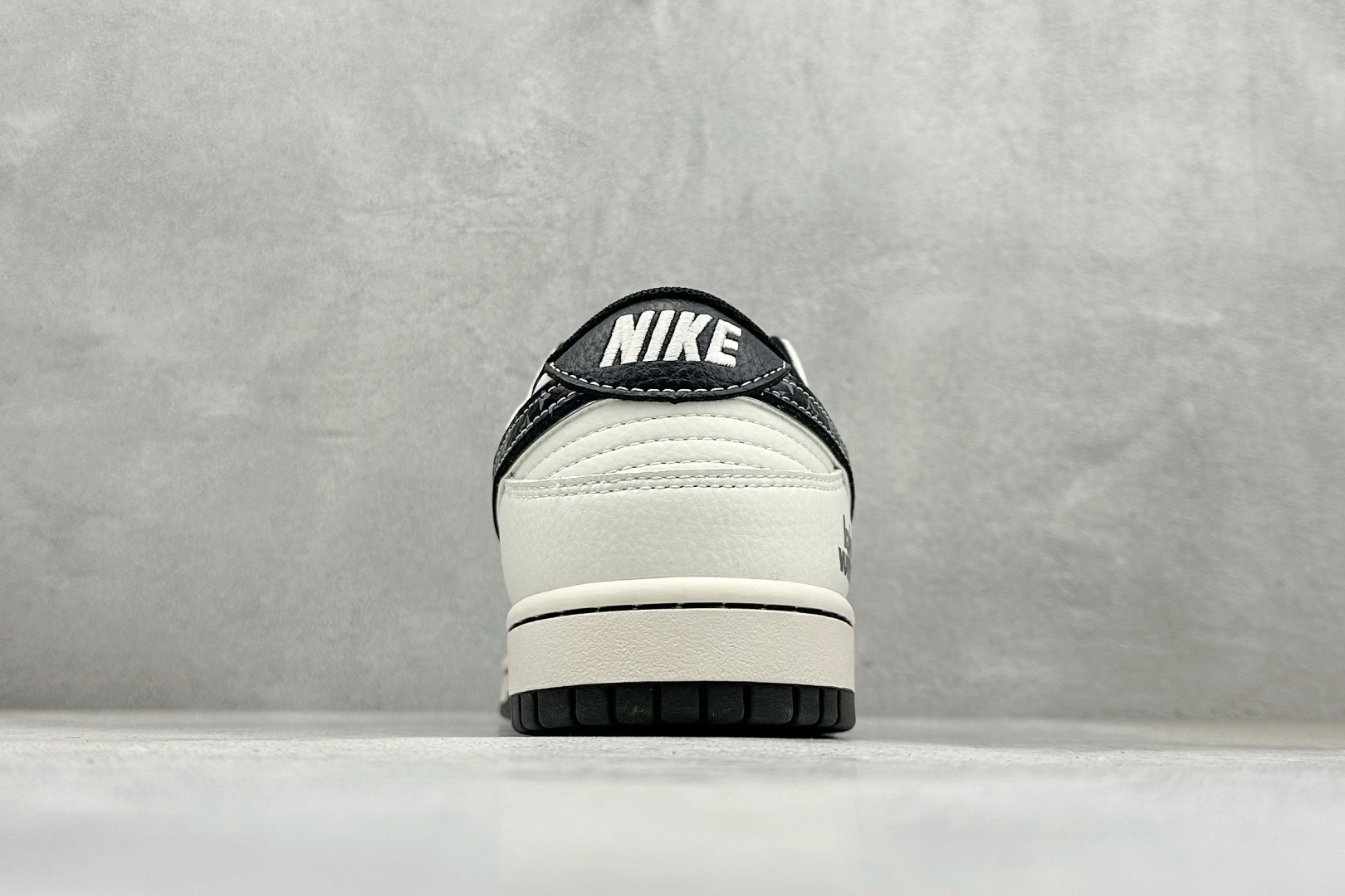 Nike SB Dunk Low x Louis Vuitton 白灰黑 HS2506-238