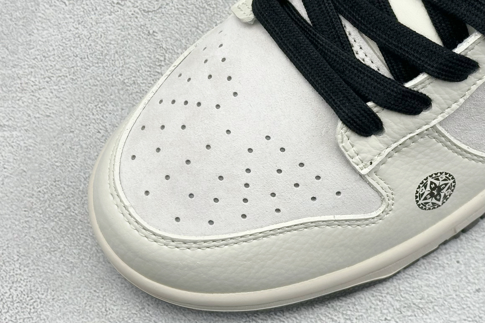 Nike SB Dunk Low x Louis Vuitton 白灰黑 HS2506-238