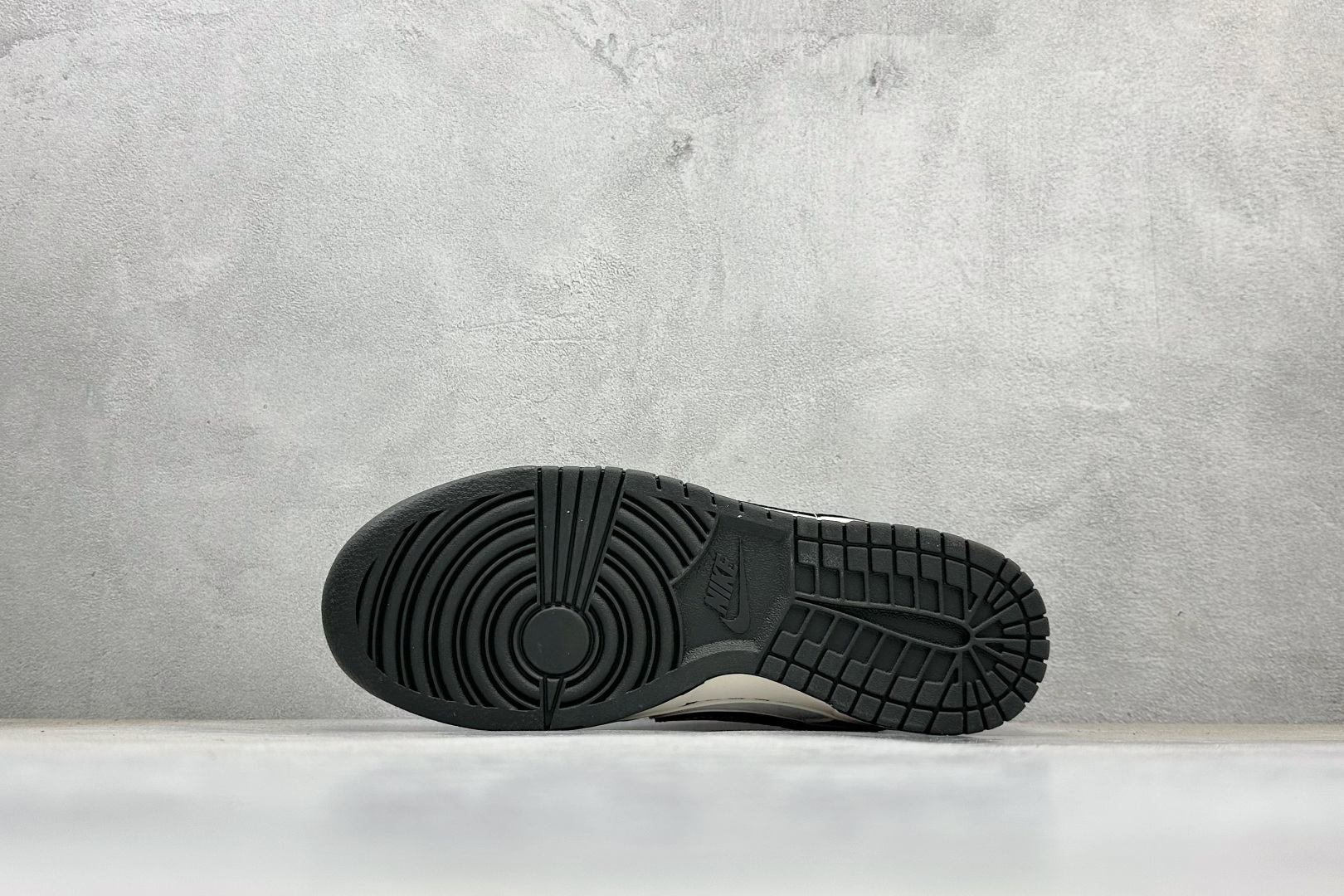 Nike SB Dunk Low x Louis Vuitton 白灰黑 HS2506-238