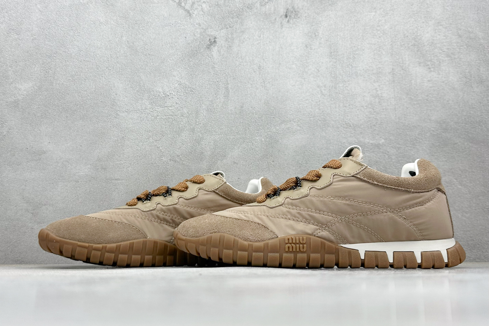 320 MIU MIU缪缪 Tyre 尼龙绒面革 圆头系带 轮胎鞋 低帮 生活休闲鞋 DY3072-3F4A-FOCU310-02-F8010