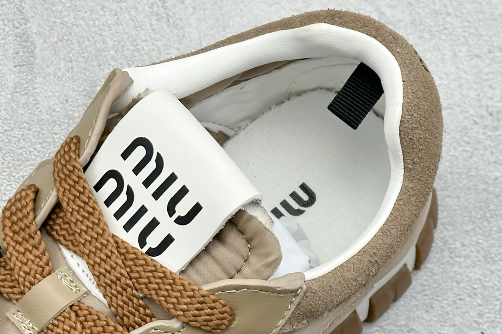 320 MIU MIU缪缪 Tyre 尼龙绒面革 圆头系带 轮胎鞋 低帮 生活休闲鞋 DY3072-3F4A-FOCU310-02-F8010