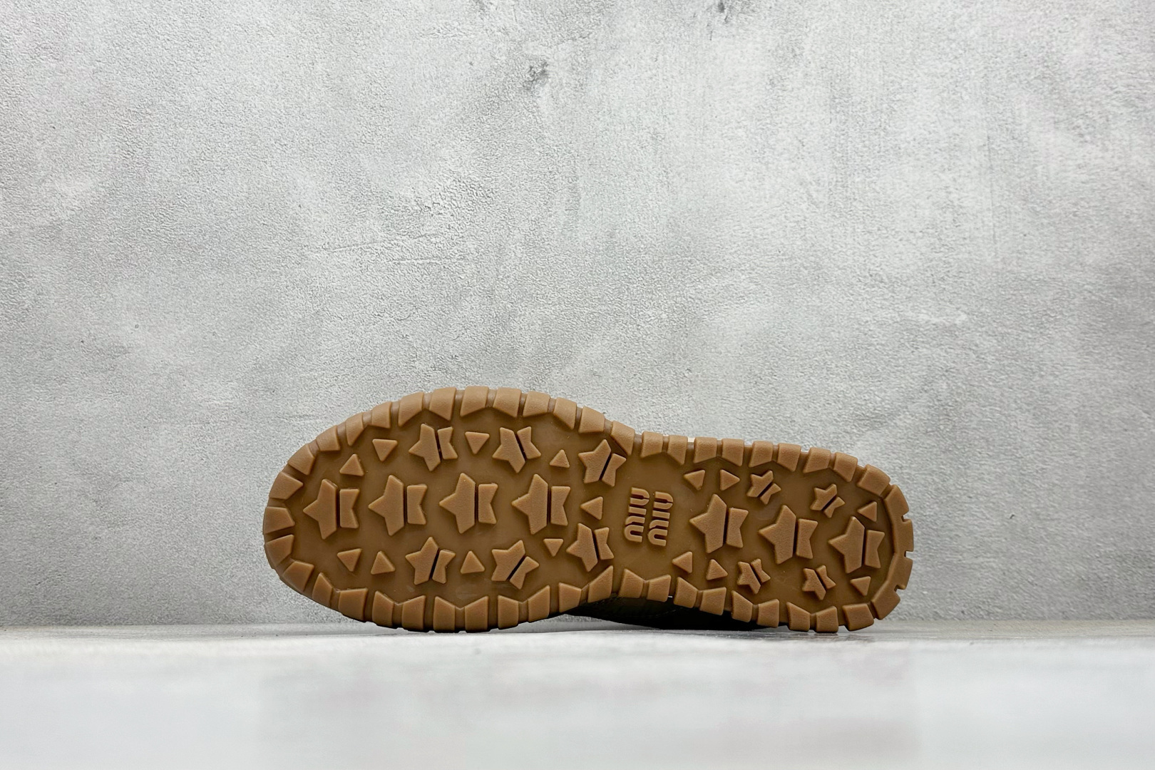 320 MIU MIU缪缪 Tyre 尼龙绒面革 圆头系带 轮胎鞋 低帮 生活休闲鞋 DY3072-3F4A-FOCU310-02-F8010