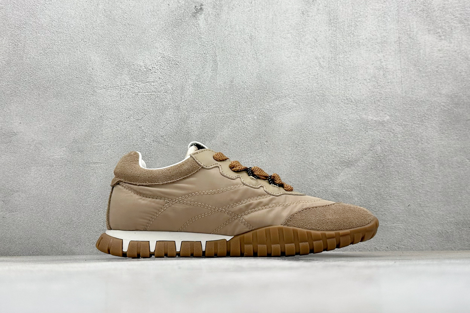 320 MIU MIU缪缪 Tyre 尼龙绒面革 圆头系带 轮胎鞋 低帮 生活休闲鞋 DY3072-3F4A-FOCU310-02-F8010