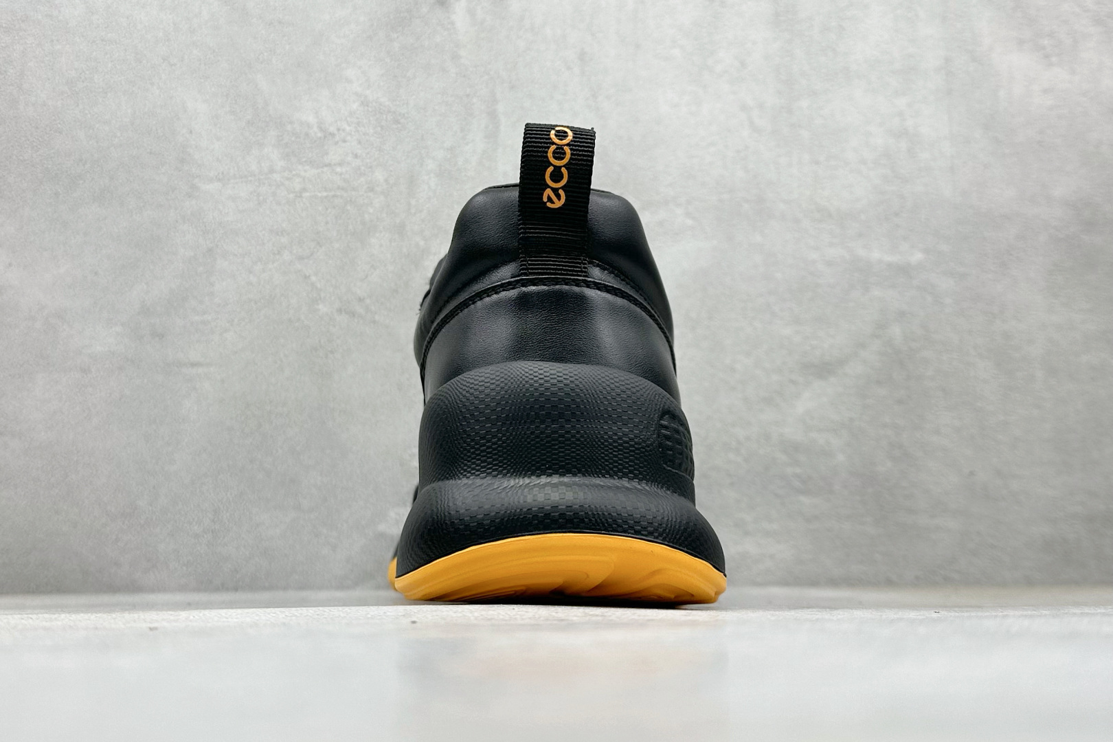 300 ECCO爱步运动鞋男 秋季双色拼接透气舒适跑步鞋 825922-01