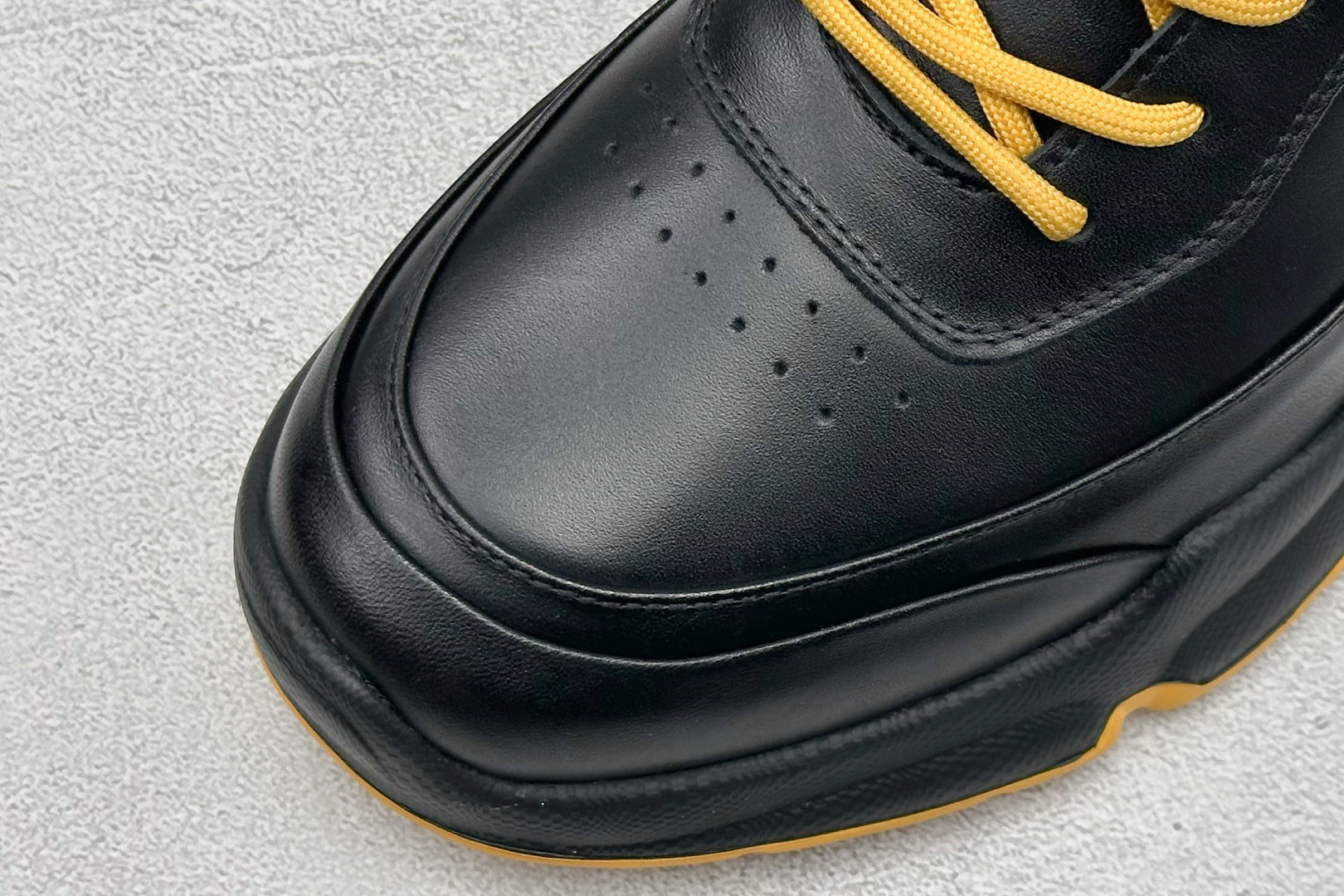 300 ECCO爱步运动鞋男 秋季双色拼接透气舒适跑步鞋 825922-01