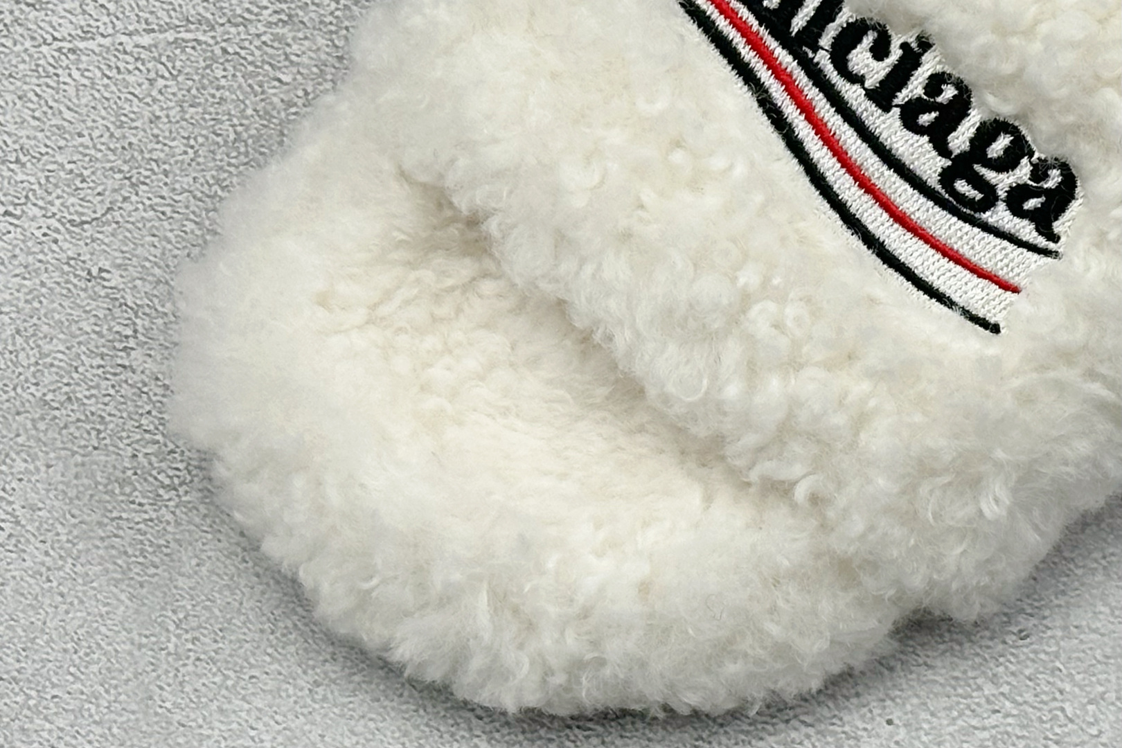 280 Balenciaga 巴黎世家 Furry 毛毛拖鞋 ECBL001935G