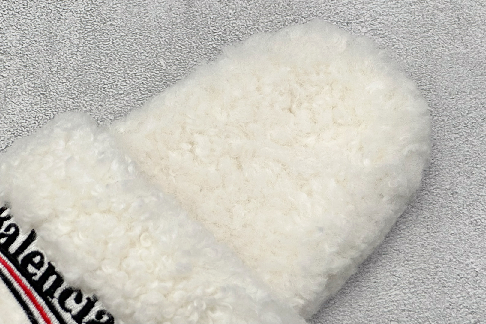 280 Balenciaga 巴黎世家 Furry 毛毛拖鞋 ECBL001935G