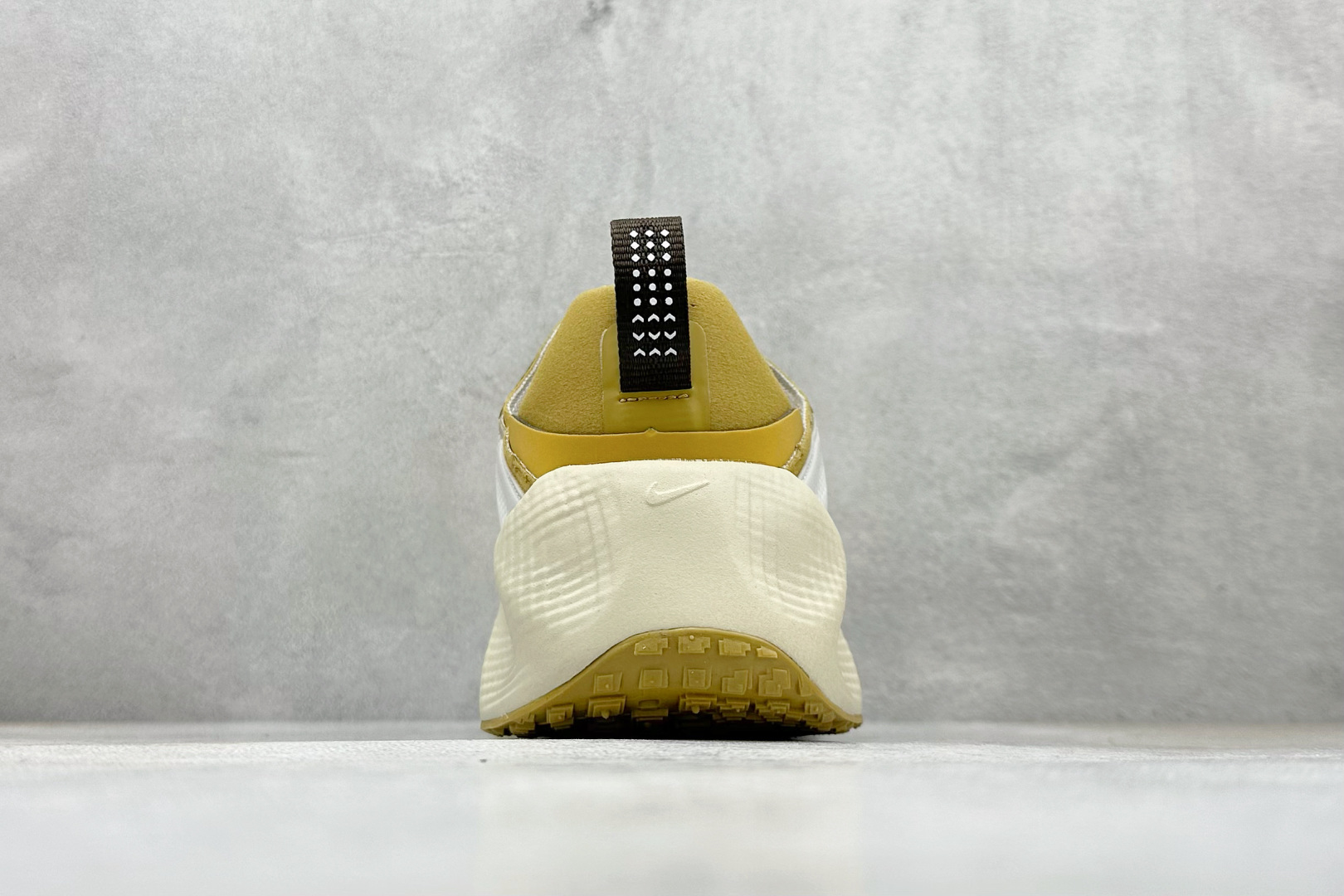 HYEIN SEO x Nike Ava Rover Ava Rover 联名鞋 DX4215-304