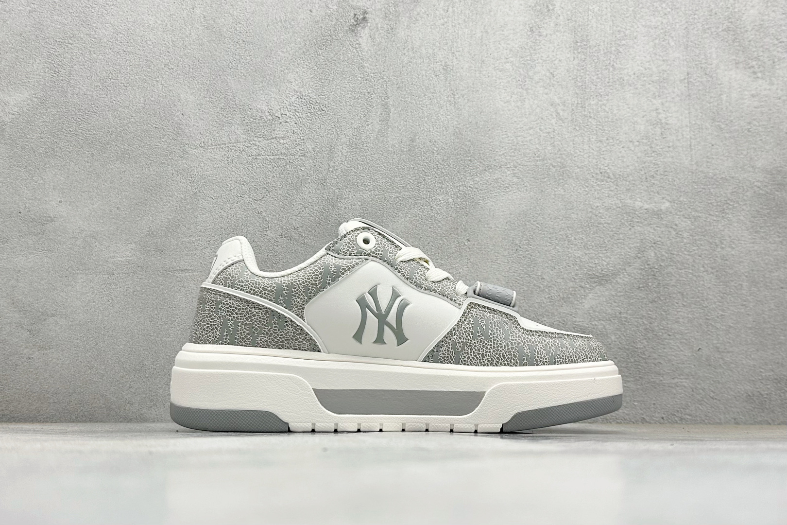 180 New York Yankees x MLB Chunky Liner Low 学长系列低帮老爹风轻量增高厚底百搭休闲运动板鞋 3ASXP025N