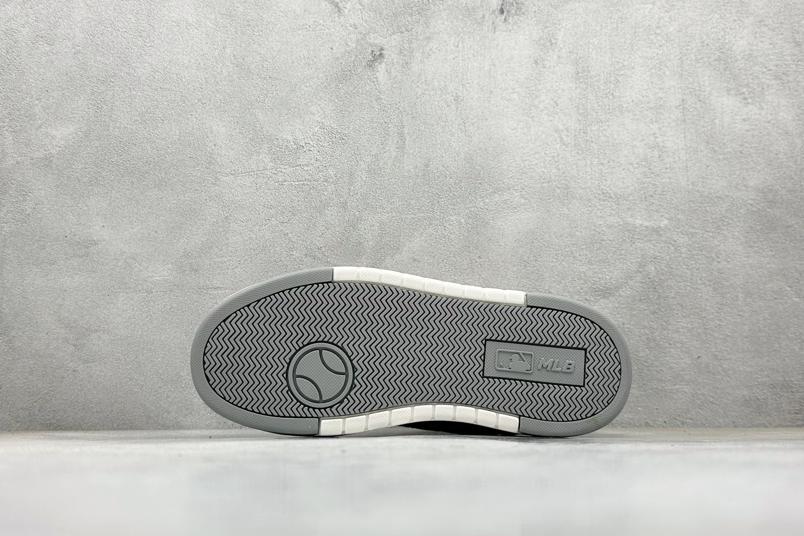 180 New York Yankees x MLB Chunky Liner Low 学长系列低帮老爹风轻量增高厚底百搭休闲运动板鞋 3ASXP025N