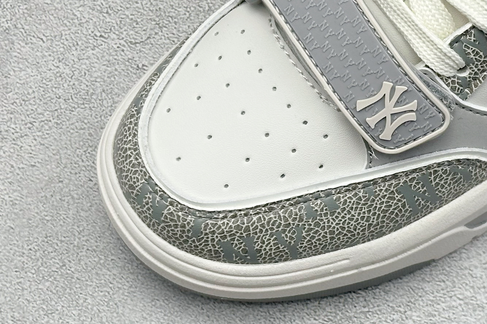 180 New York Yankees x MLB Chunky Liner Low 学长系列低帮老爹风轻量增高厚底百搭休闲运动板鞋 3ASXP025N