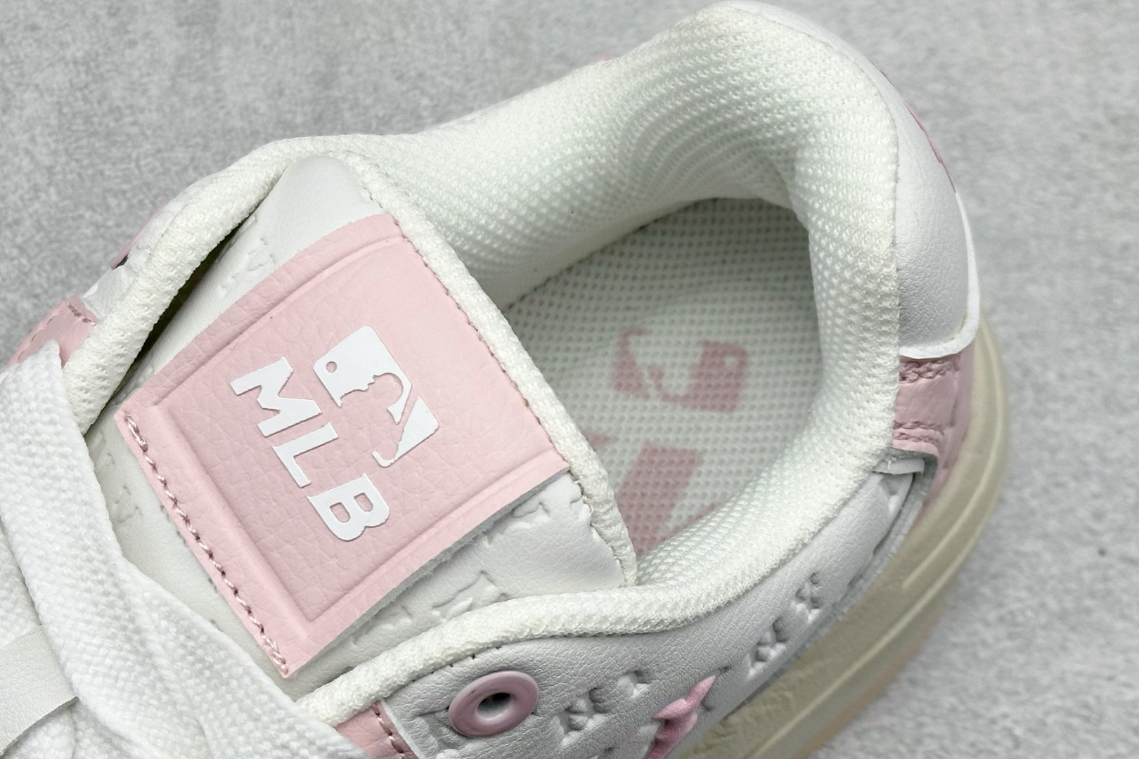 180 New York Yankees x MLB Chunky Liner Low 学长系列低帮老爹风轻量增高厚底百搭休闲运动板鞋 3ASXE035N