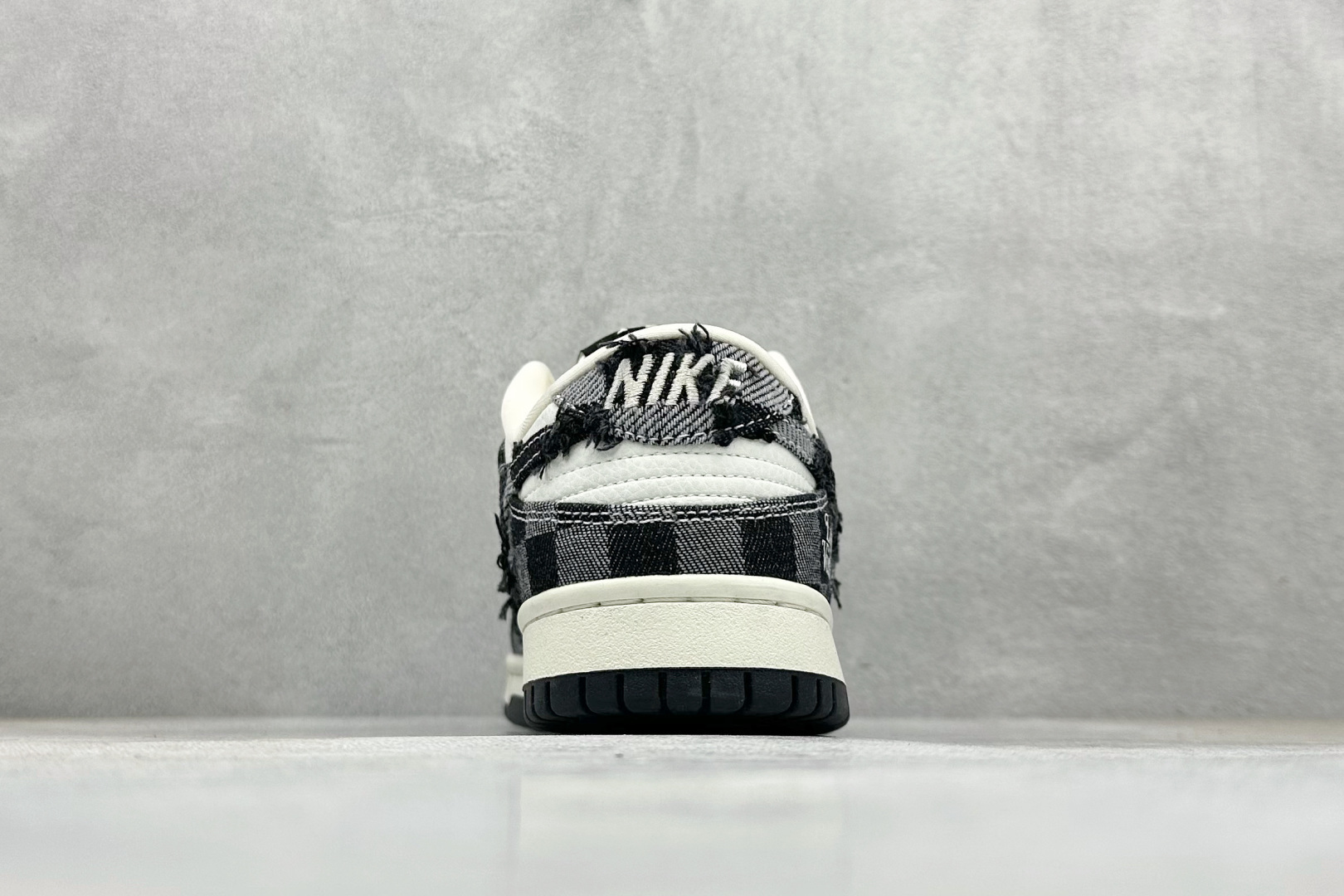 Nike SB Dunk Low 白黑格子牛仔 周年高端定制 低帮休闲板鞋 YF9511-901